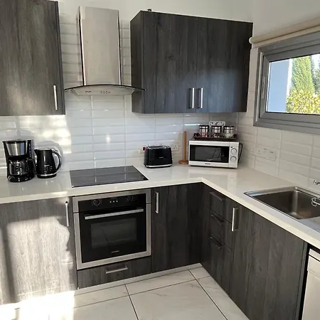 Alasia Ll Kapparis * Paralímni